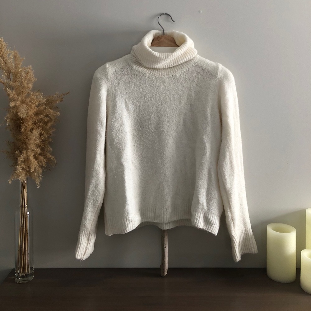 Brandy Melville turtle neck